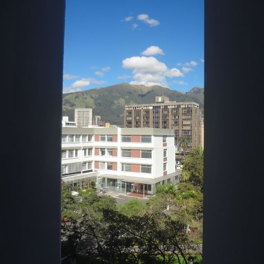 Edificio administrativo de la Pontificia Universidad Católica del Ecuador