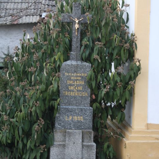 Kříž u kaple v Třebenicích