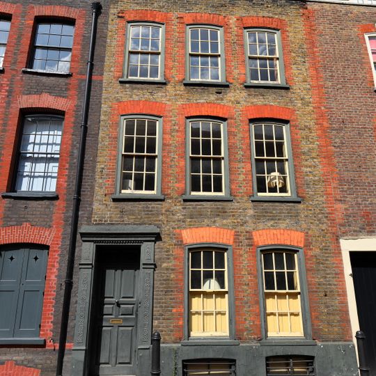 25, Fournier Street E1