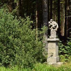 Socha svatého Jana Nepomuckého u silnice západně od Horní Světlé