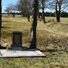 Pomník pochodu smrti v remízu severně od Nové Vsi