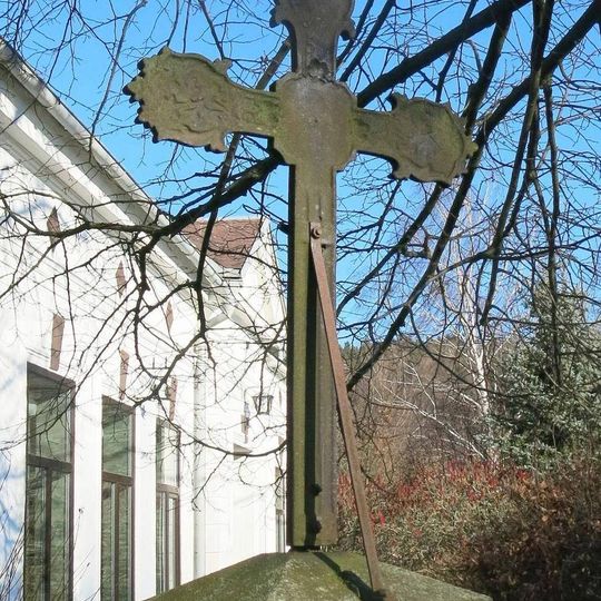 Kříž u domu 49 v Novém Hraběcí