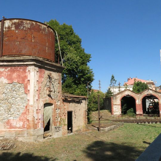 Dipòsit d'aigua i hangars