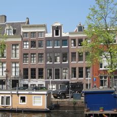 Pand met gevel onder rechte lijst