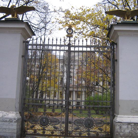 Чугунная ограда