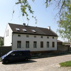 Wohnhaus mit Wirtschaftsgebäuden Dorfstraße 30