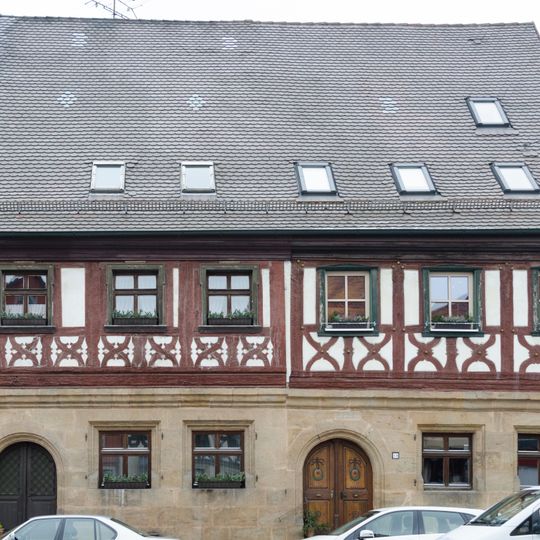 Wohn- und Geschäftshaus