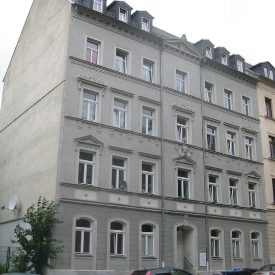 Mietshaus in ehemals geschlossener Bebauung Theodor-Körner-Platz 16