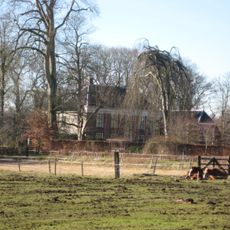 Huis te Glimmen, hoofdgebouw