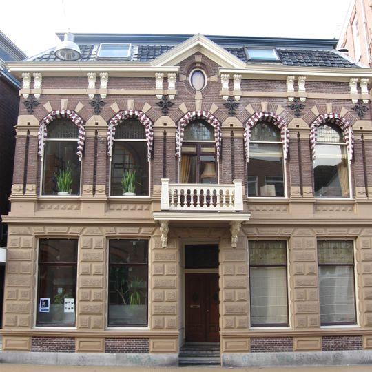 Herenhuis in rijk versierde eclectische bouwstijl