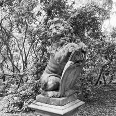 Huis te Maarn: tweetal leeuwen op sokkels