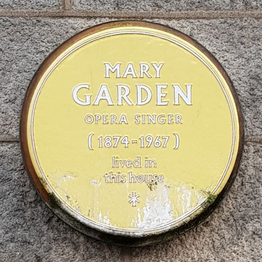 Commemorative plaque to Mary Garden