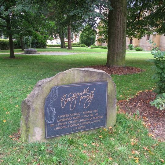 Pomník v Rapotíně na Náměstí Svobody