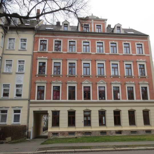 Mietshaus in ehemals geschlossener Bebauung mit Vorgarten Paul-Jäkel-Straße 13