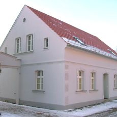 Wohnhaus, ehemals rechts das Vorderhaus des Nachbars angebaut An der Schule 8a