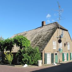 Kortgevelboerderij van het Altenase type met middenlangsdeel