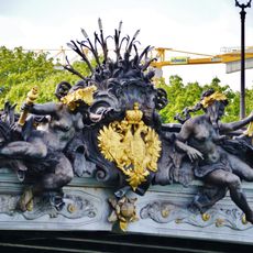 Nymphes de la Neva avec les armes de la Russie