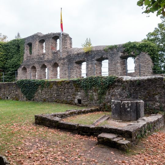 Zwinger Burgruine Karlsburg