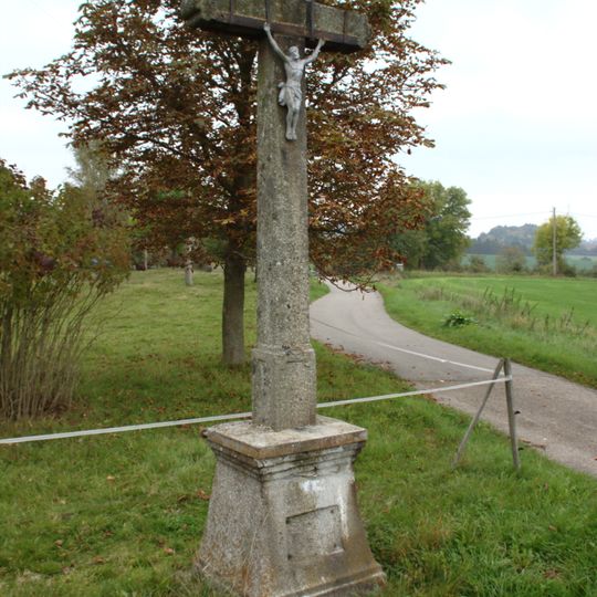 Kříž západně od Skrýšova