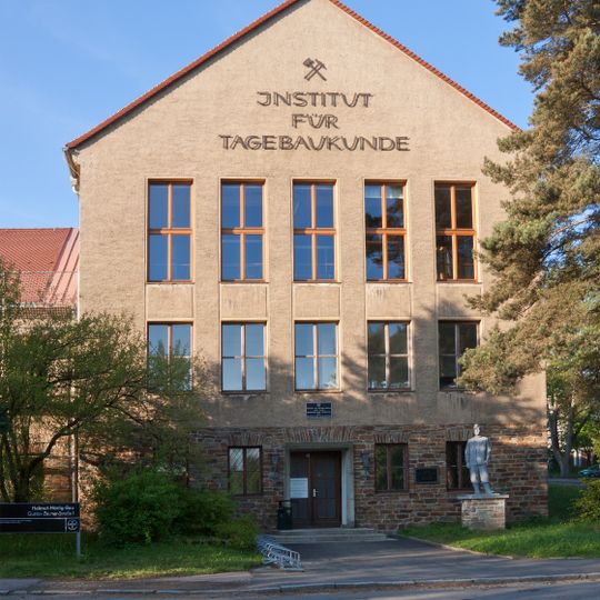 Institutsgebäude Gustav-Zeuner-Straße 1