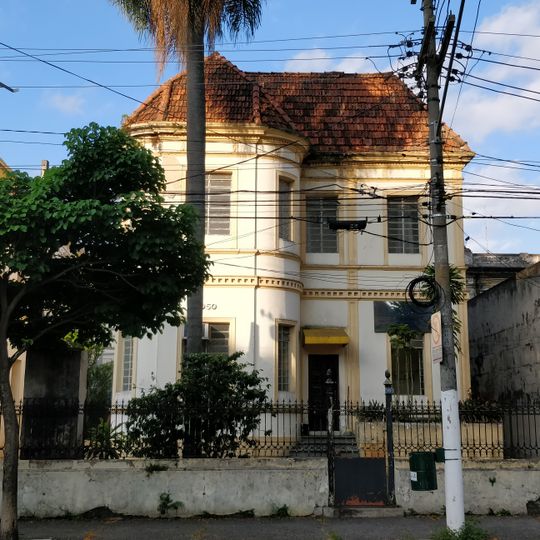 Building at Rua Guaianazes, 1050