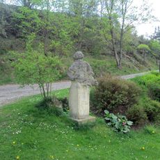 Socha u cesty ke kostelu v Nečtinech