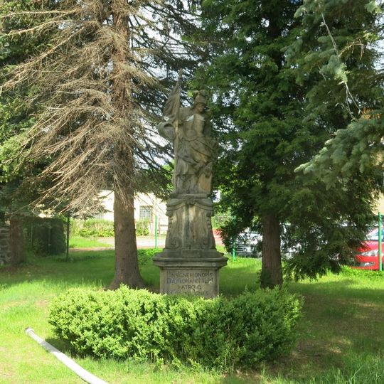 Socha svatého Floriána u hasičské stanice ve Vejprtech
