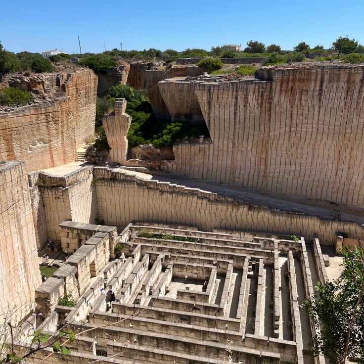Labyrinth quarry