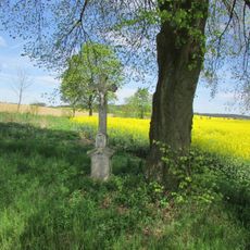 Kříž východně od Švábova u silnice do Batelova