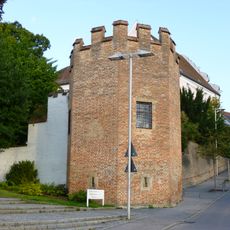 Erster Bering der Befestigung unter Ausschluss der Nordwestecke der Stadt vor 1332 vollendet