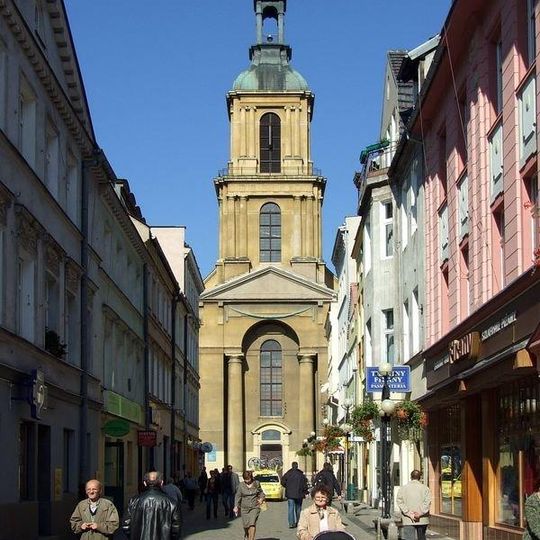 Ośrodek staromiejski miasta Dzierżoniowa w granicach obwarowań miejskich w zewnętrznym obrysie murów średniowiecznych
