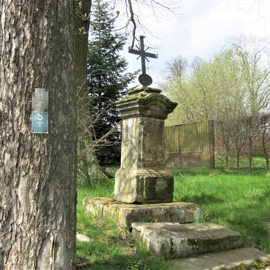 Kříž poblíž domu 150 v Kunraticích u Cvikova