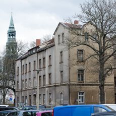 Mietshaus in Ecklage in offener Bebauung Amtsgerichtsstraße 5