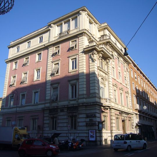 Palazzetto Torlonia a Via Tomacelli