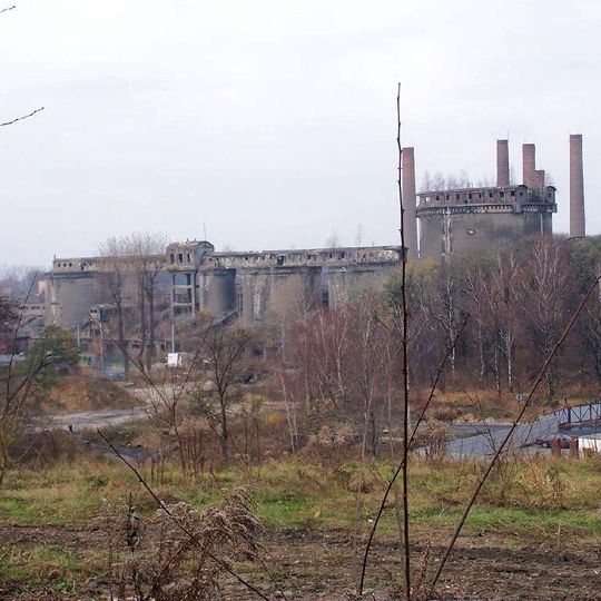 Silos and elevator tower of Cementownia Grodziec