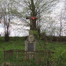 Kříž v zahradě čp.9 ve Stříteži pod Křemešníkem