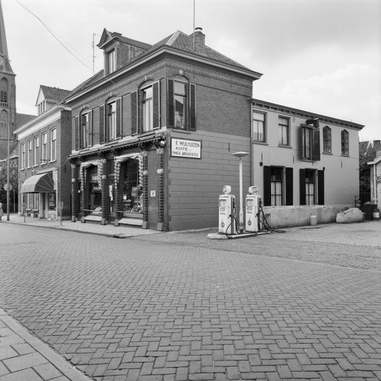 Emmastraat 10, Velp