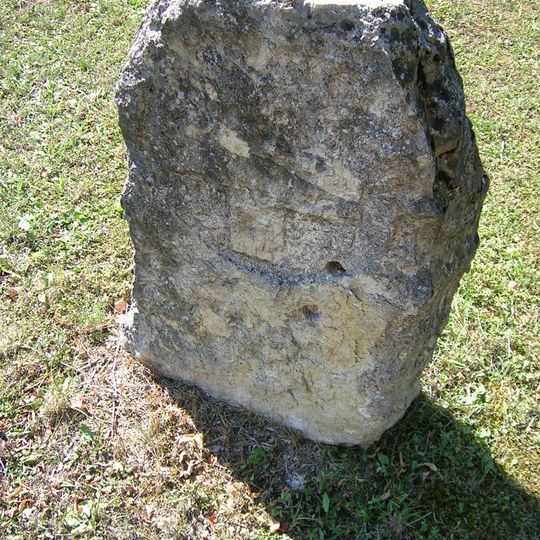 Kreuzstein an der B13