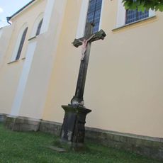 Kříž vedle kostela sv. Filipa a Jakuba v Žirovnici