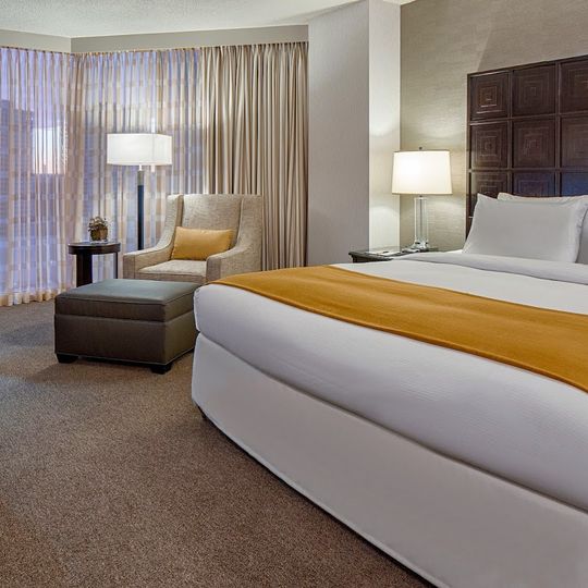 DoubleTree by Hilton Hotel Houston Greenway Plaza