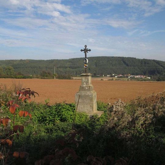 Kříž severně od Manětína u Židovské jámy