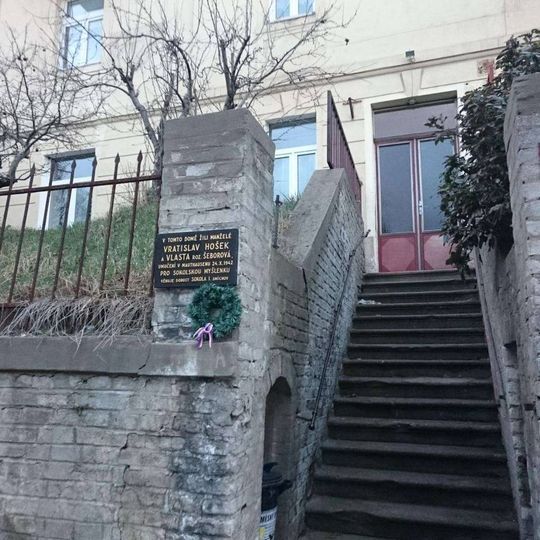 Památník Hošků v Praze v Peroutkově ulici