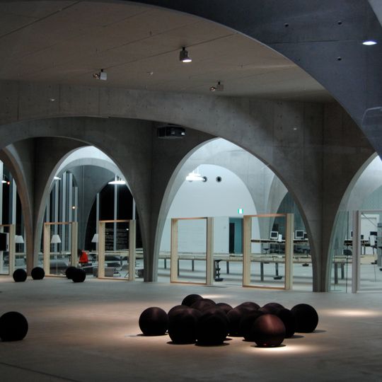 Tama Art University