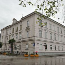 Volksschule Traun, Linzerstraße 7