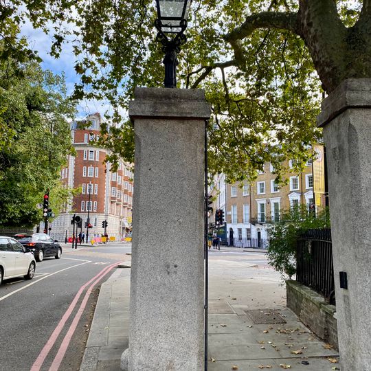 2 Gate Piers With Lamps Flanking Road