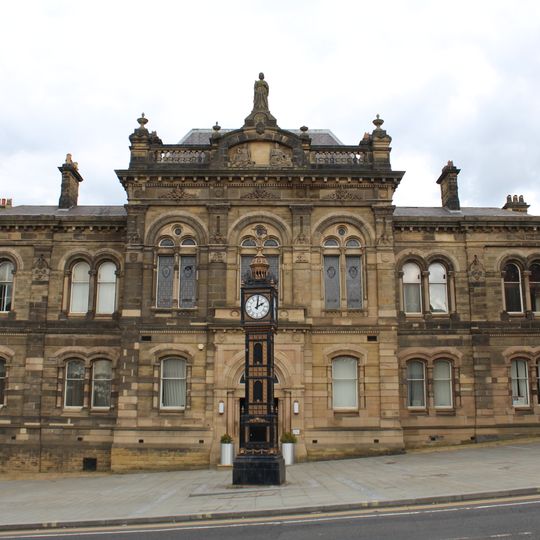Town Hall, Ancillary Buildings And Former Police Station To Rear