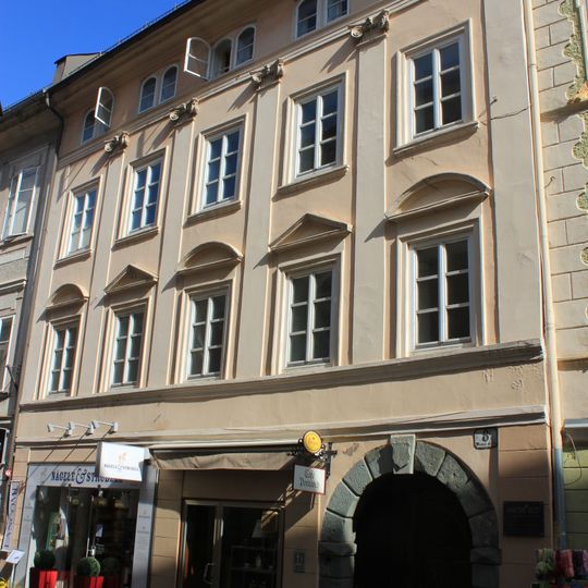 Wohn- und Geschäftshaus