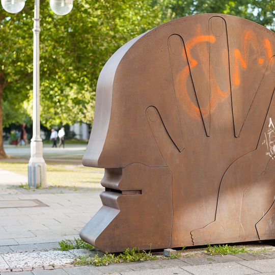 Head in Hand / Head with Twelve Eyes