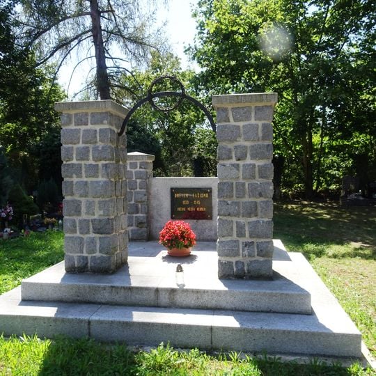 Pomník a hrob obětí okupace