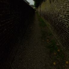 Klooster Zusters Monialen Redemptoristinnen: muur, tuin, heilig hartbeeld, lourdesgrot, cavalrieberg, grafkelder
